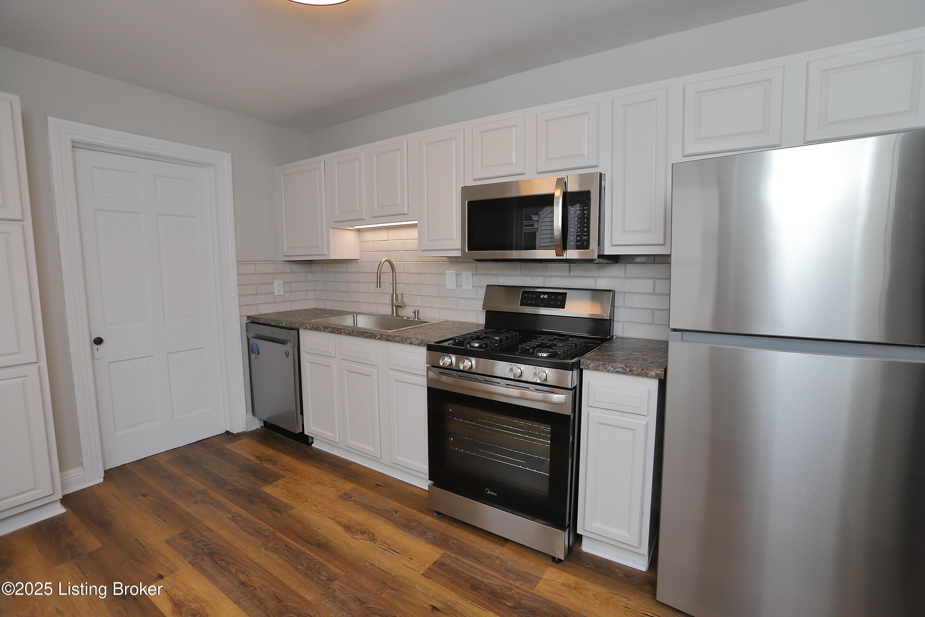 1024 Berry Blvd, Louisville, Kentucky image 8