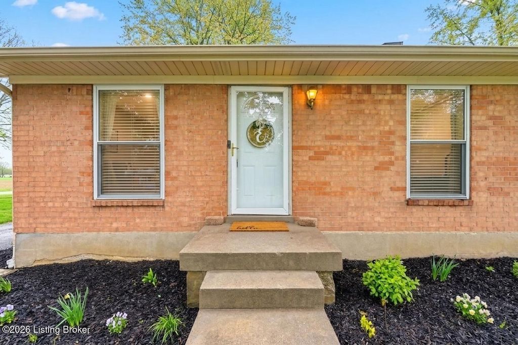 Photo of 10203 Waycross Ave, Louisville, KY 40229 (MLS # 1715986)