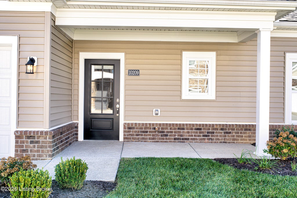 Photo of 10209 Lark Meadow Dr, Louisville, KY 40291 (MLS # 1732872)