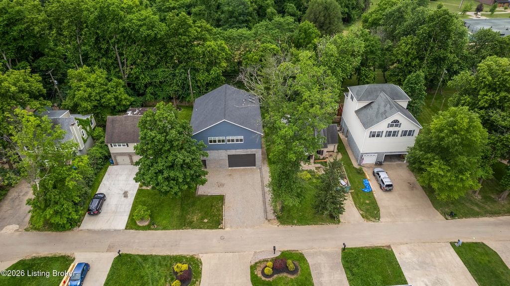 Photo of 904 W Riverside Dr, Louisville, KY 40207 (MLS # 1709602)