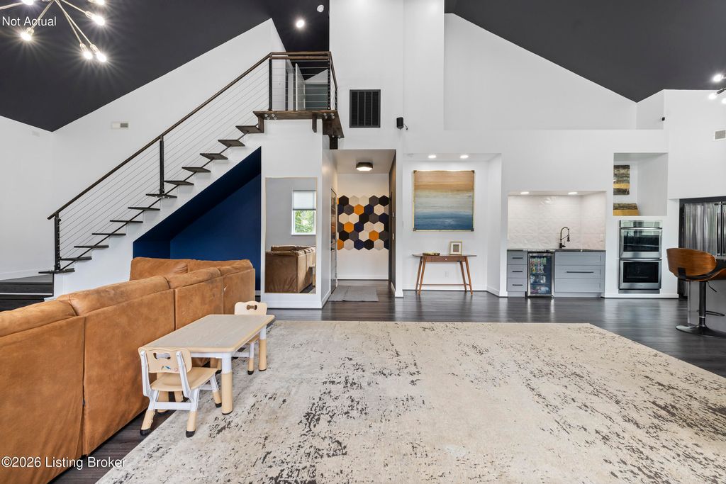 Photo of 904 W Riverside Dr, Louisville, KY 40207 (MLS # 1709602)