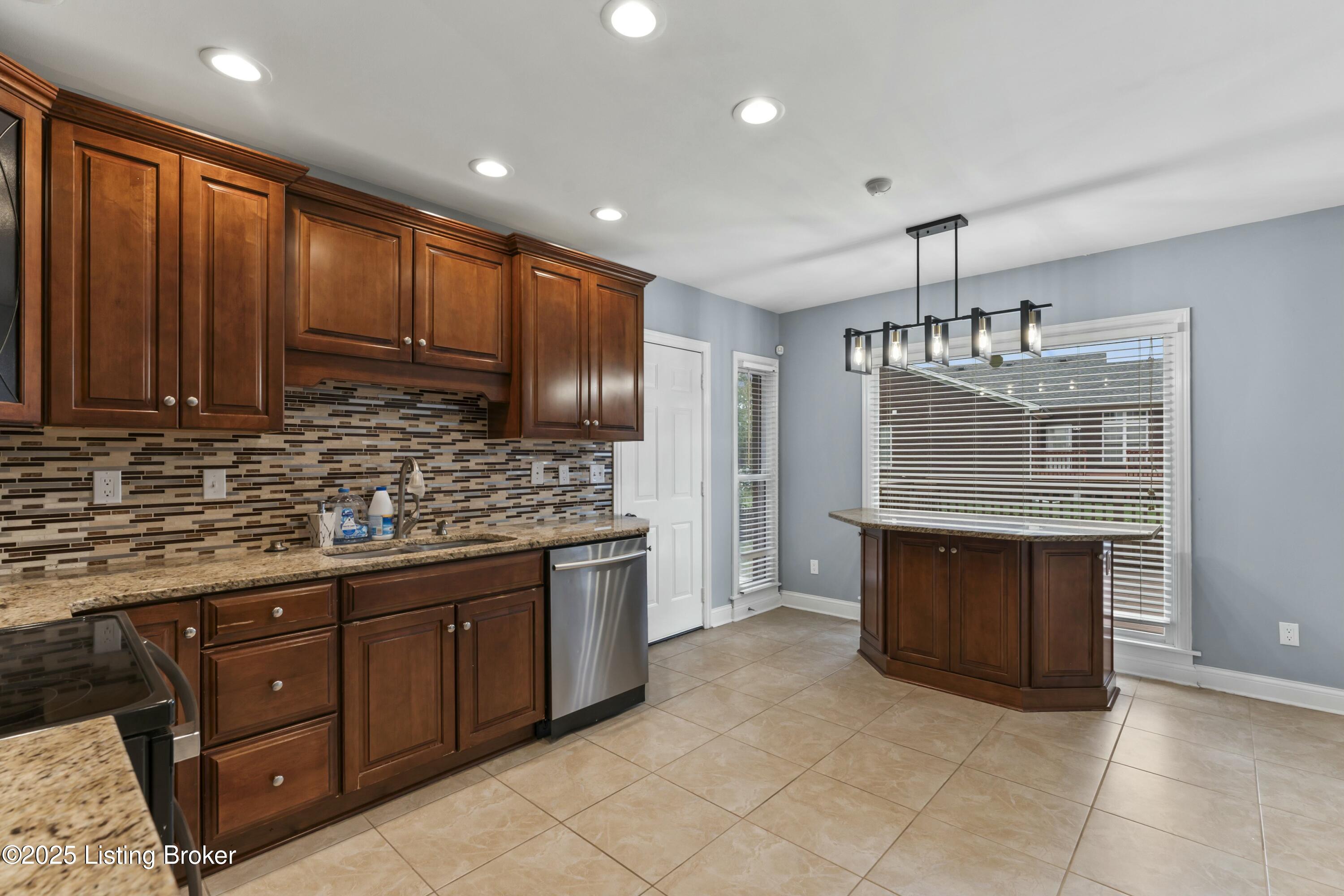4007 Greenbrook Ct, Louisville, Kentucky image 7