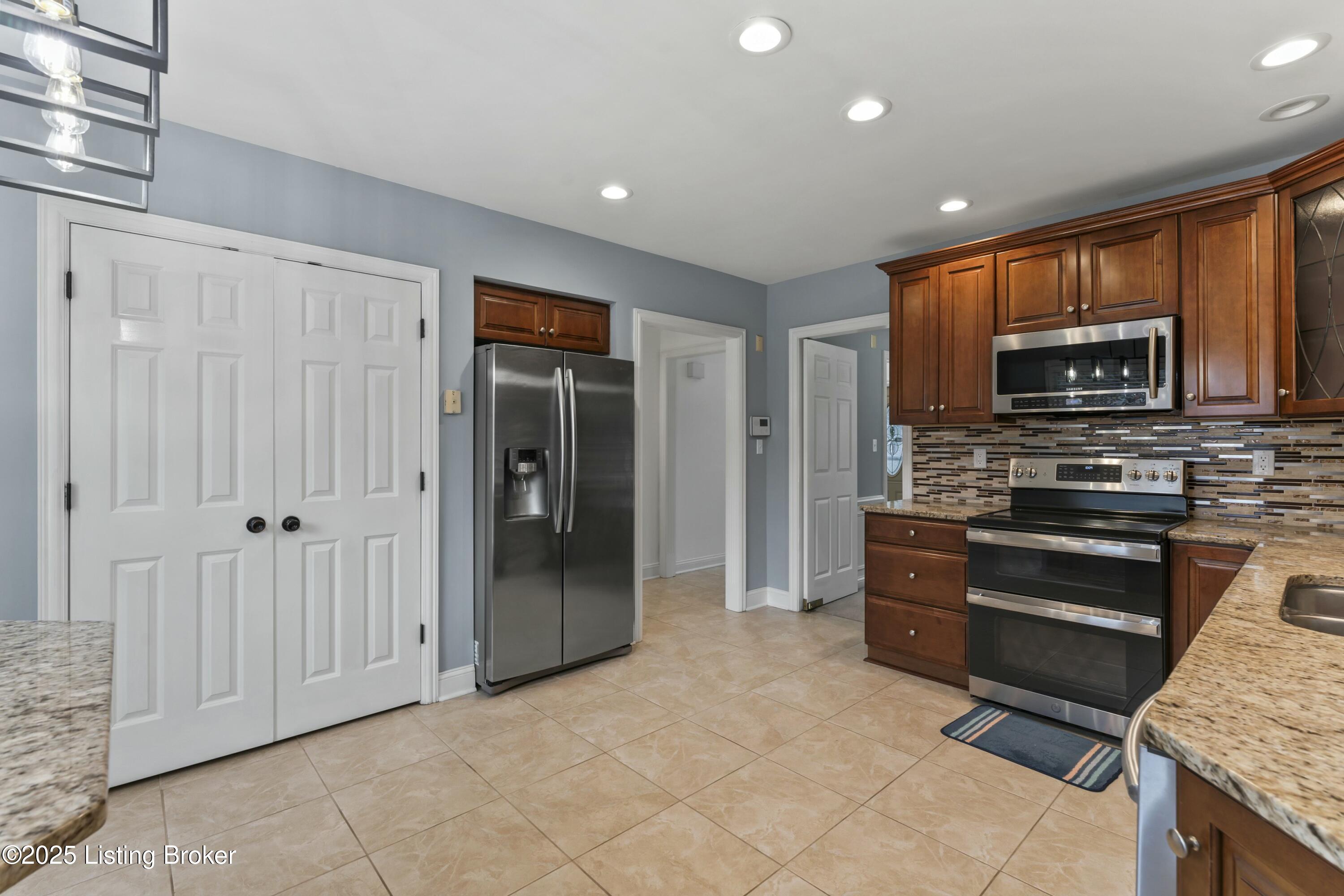 4007 Greenbrook Ct, Louisville, Kentucky image 9