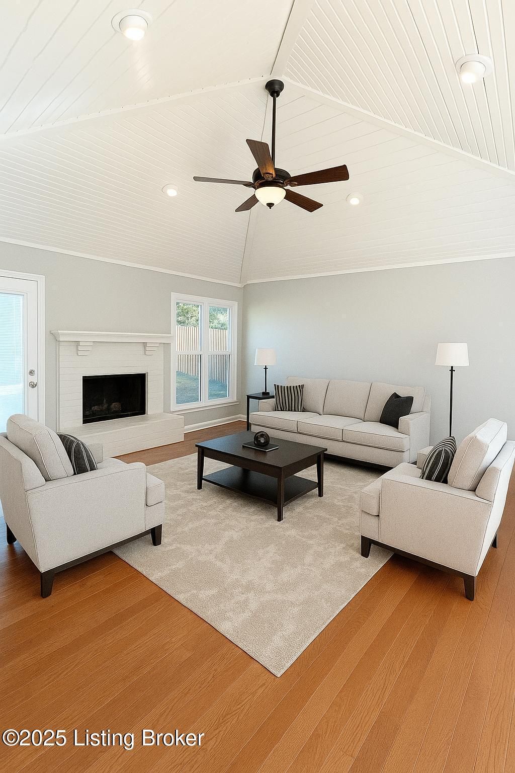 Photo of 1517 Medical Ave, Shelbyville, KY 40065 (MLS # 1715533)