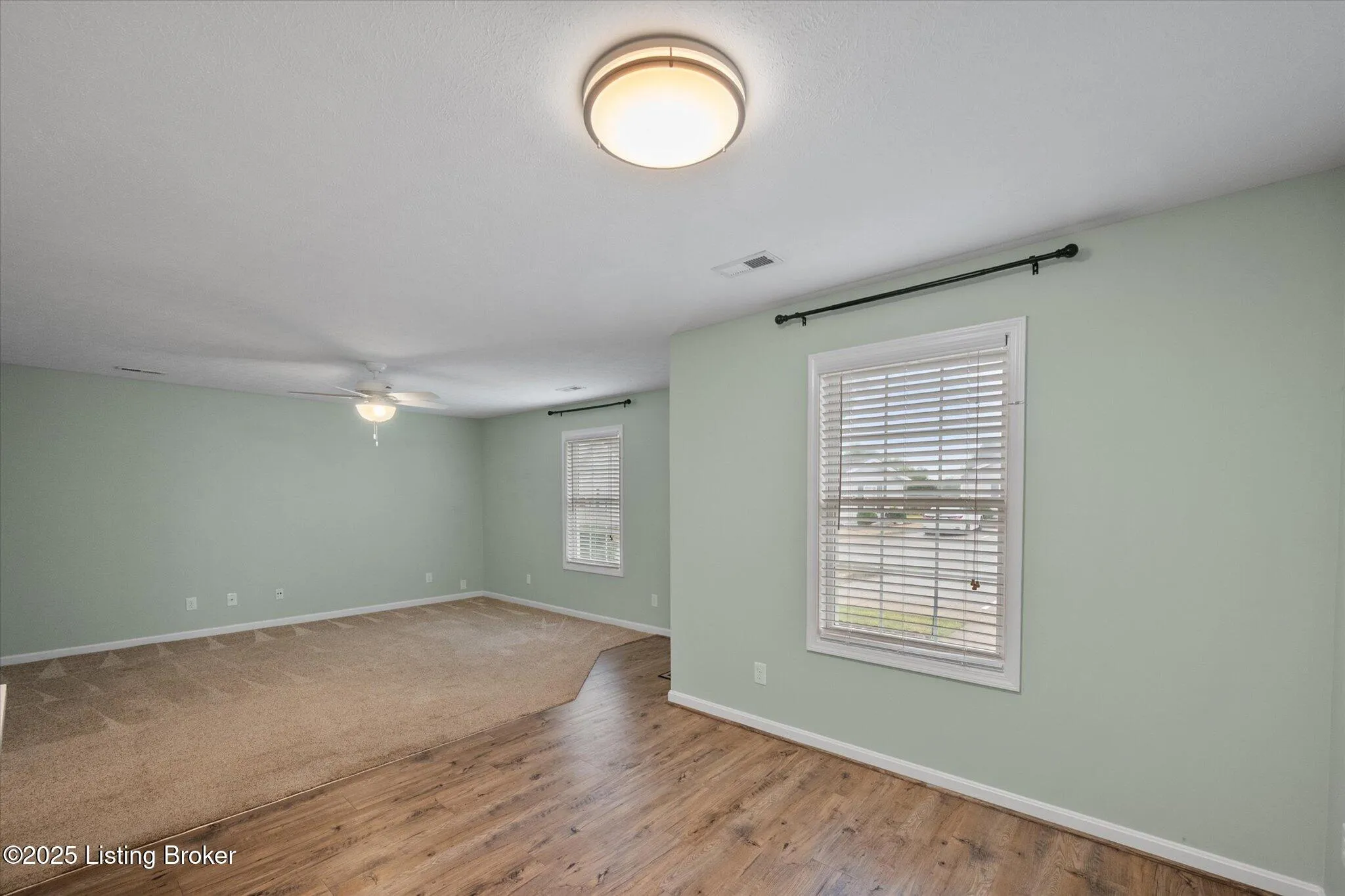 Jeffersonville, Indiana 47130, United States, 2 Bedrooms Bedrooms, ,1 BathroomBathrooms,Residential,Active,215887