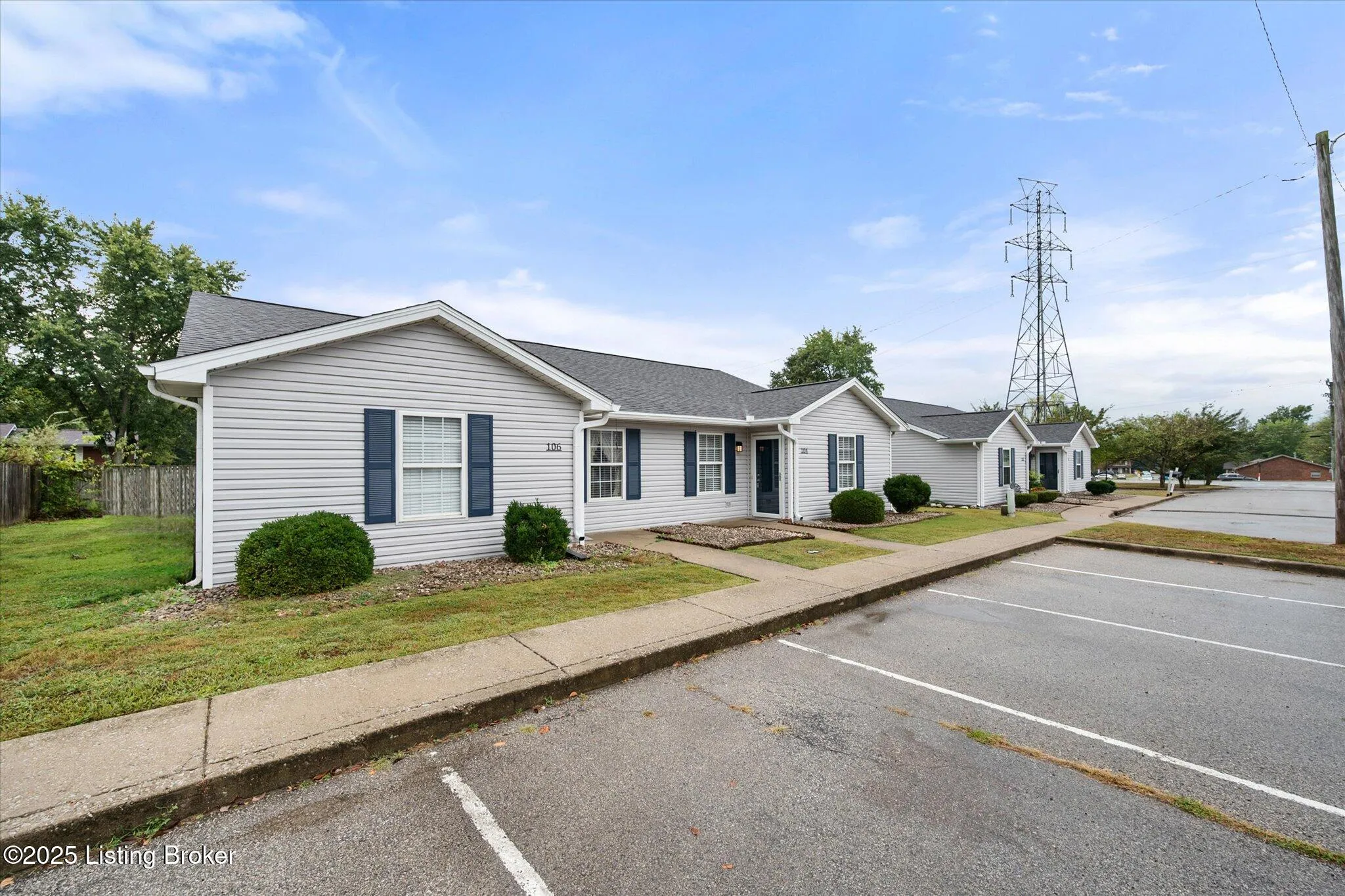 Jeffersonville, Indiana 47130, United States, 2 Bedrooms Bedrooms, ,1 BathroomBathrooms,Residential,Active,215887