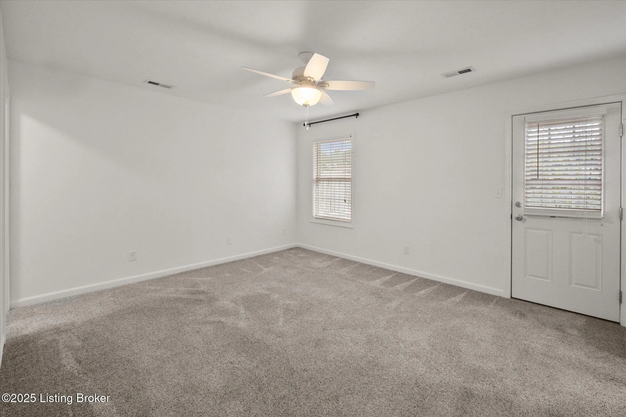 Jeffersonville, Indiana 47130, United States, 2 Bedrooms Bedrooms, ,1 BathroomBathrooms,Residential,Active,215887