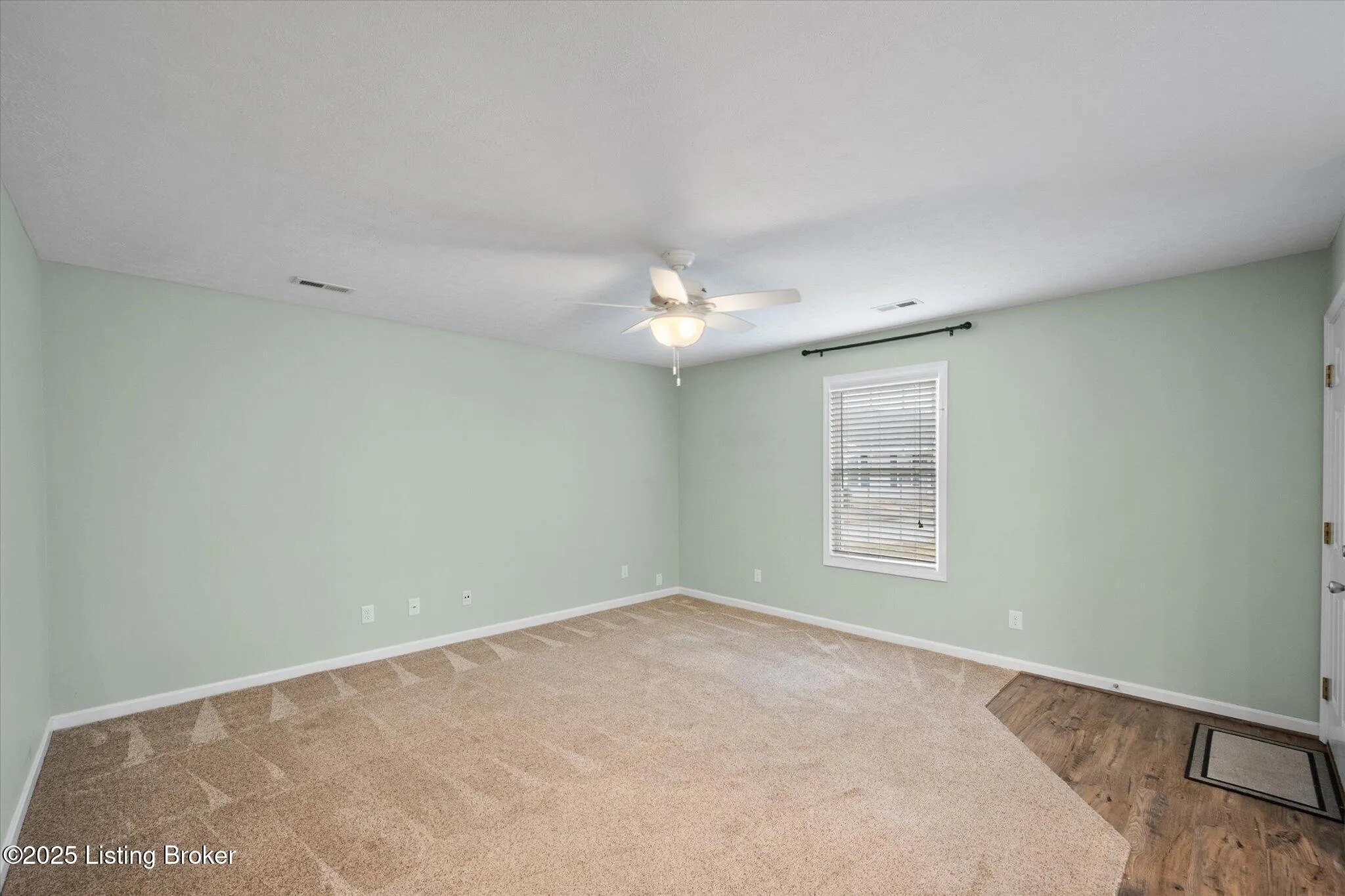 Jeffersonville, Indiana 47130, United States, 2 Bedrooms Bedrooms, ,1 BathroomBathrooms,Residential,Active,215887