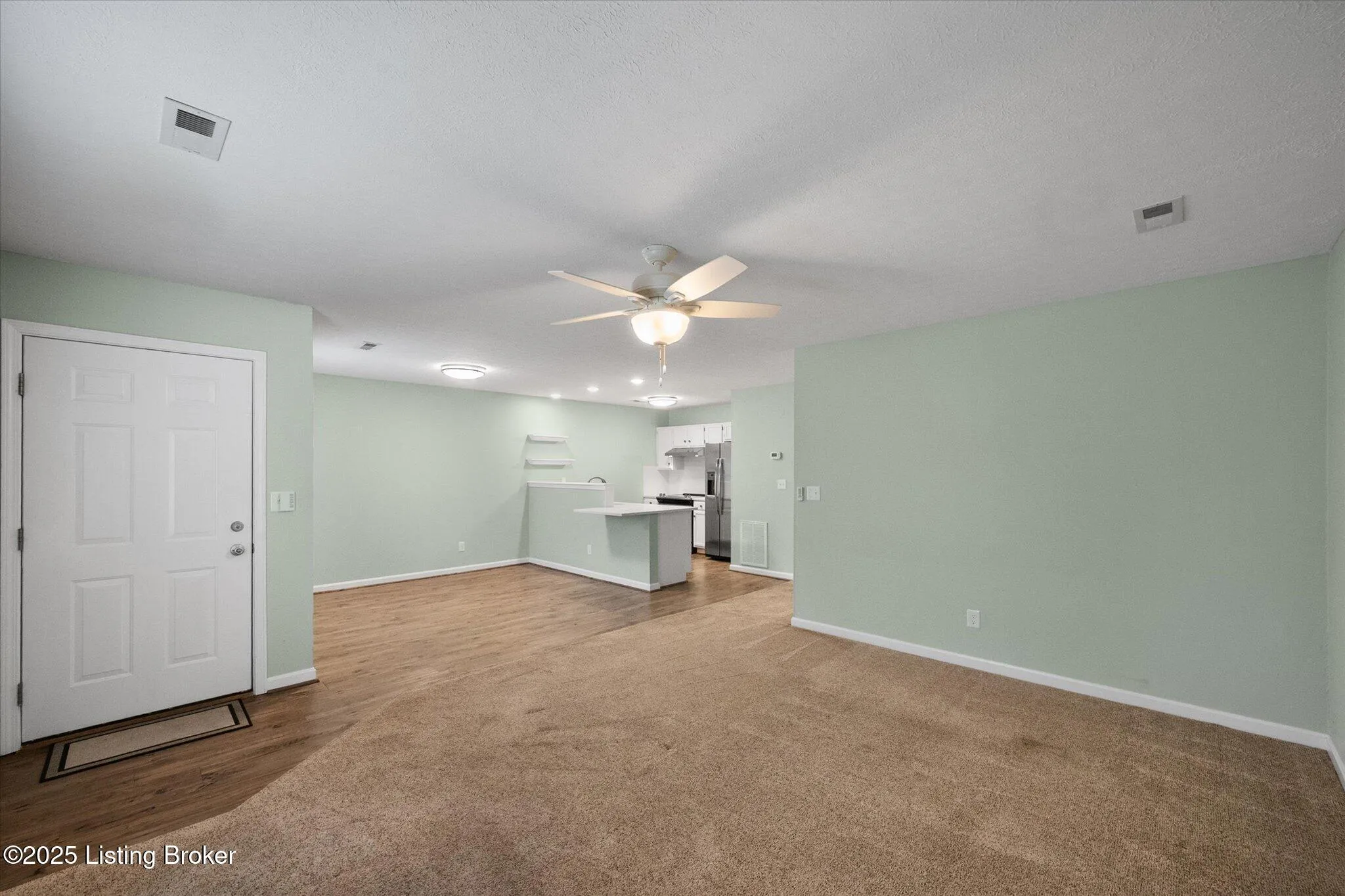 Jeffersonville, Indiana 47130, United States, 2 Bedrooms Bedrooms, ,1 BathroomBathrooms,Residential,Active,215887