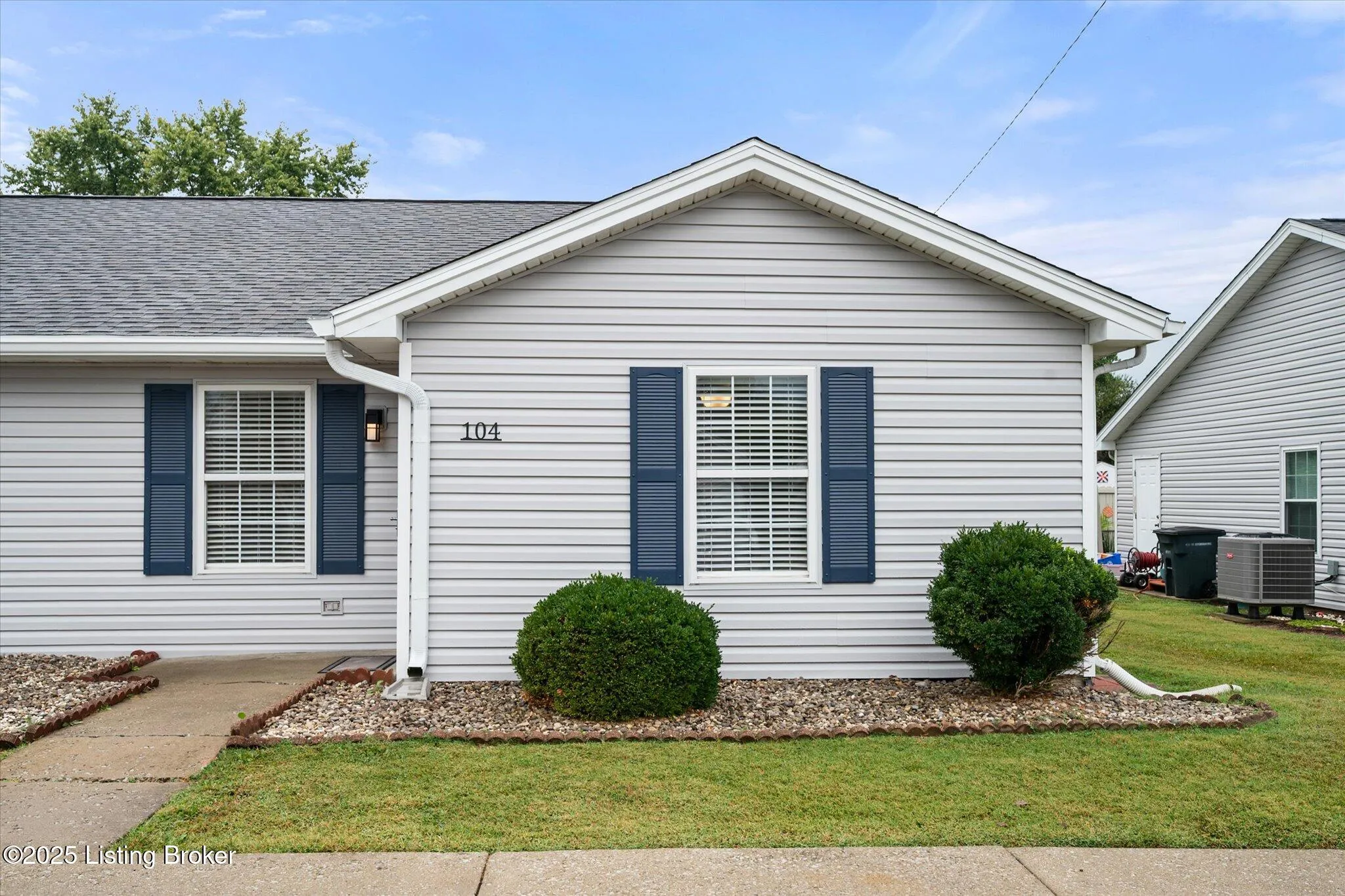 Jeffersonville, Indiana 47130, United States, 2 Bedrooms Bedrooms, ,1 BathroomBathrooms,Residential,Active,215887