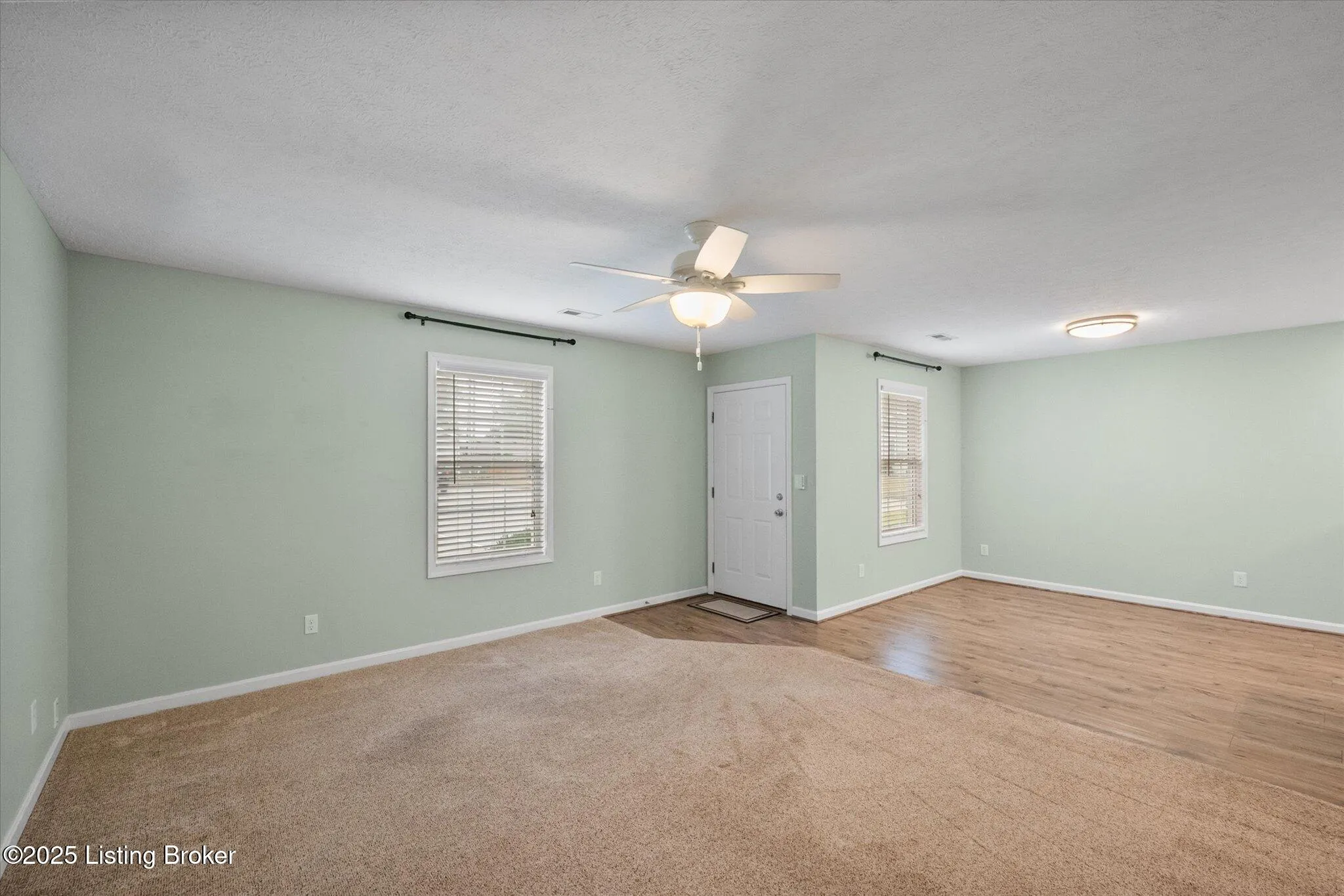 Jeffersonville, Indiana 47130, United States, 2 Bedrooms Bedrooms, ,1 BathroomBathrooms,Residential,Active,215887