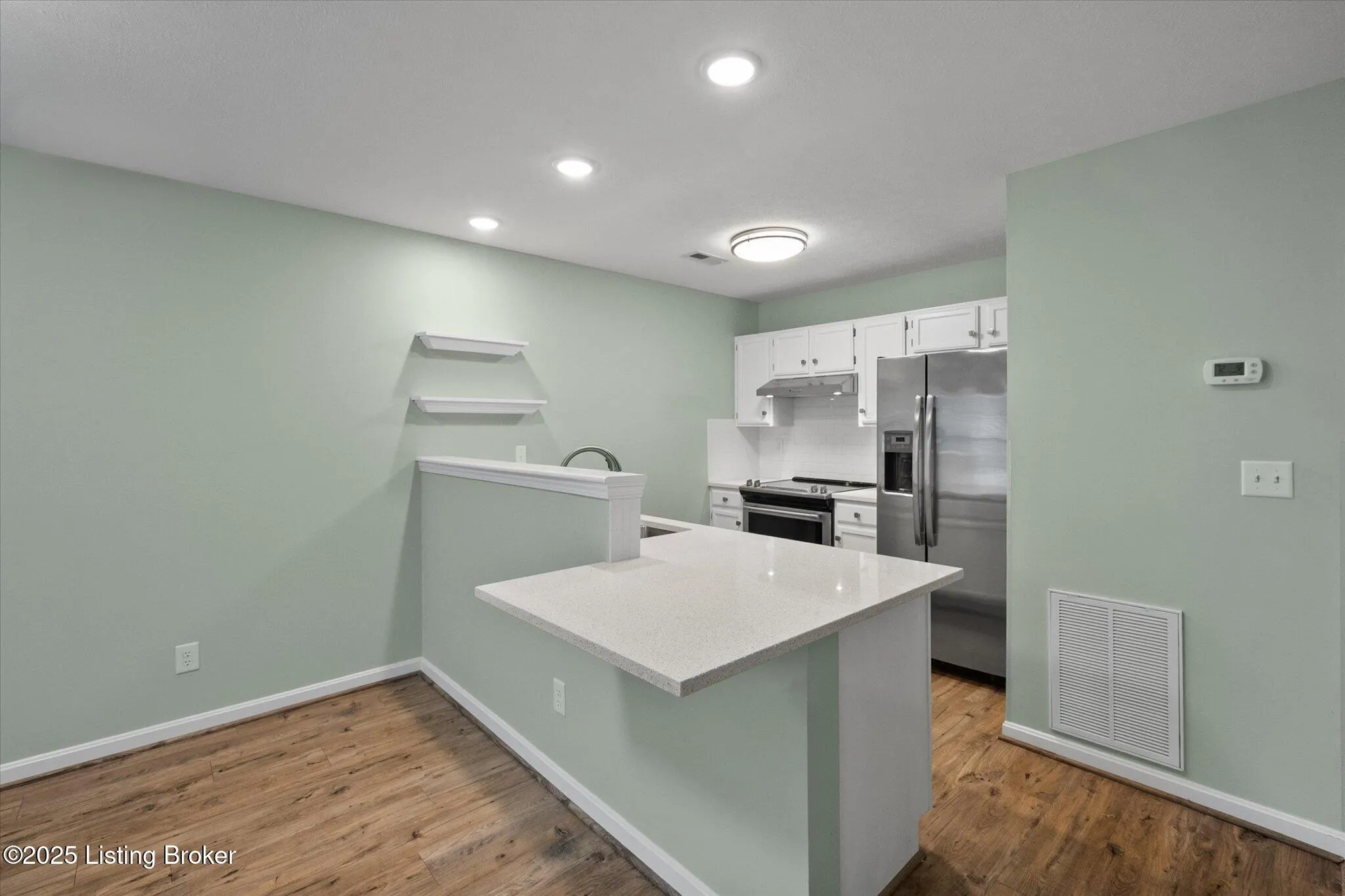 Jeffersonville, Indiana 47130, United States, 2 Bedrooms Bedrooms, ,1 BathroomBathrooms,Residential,Active,215887