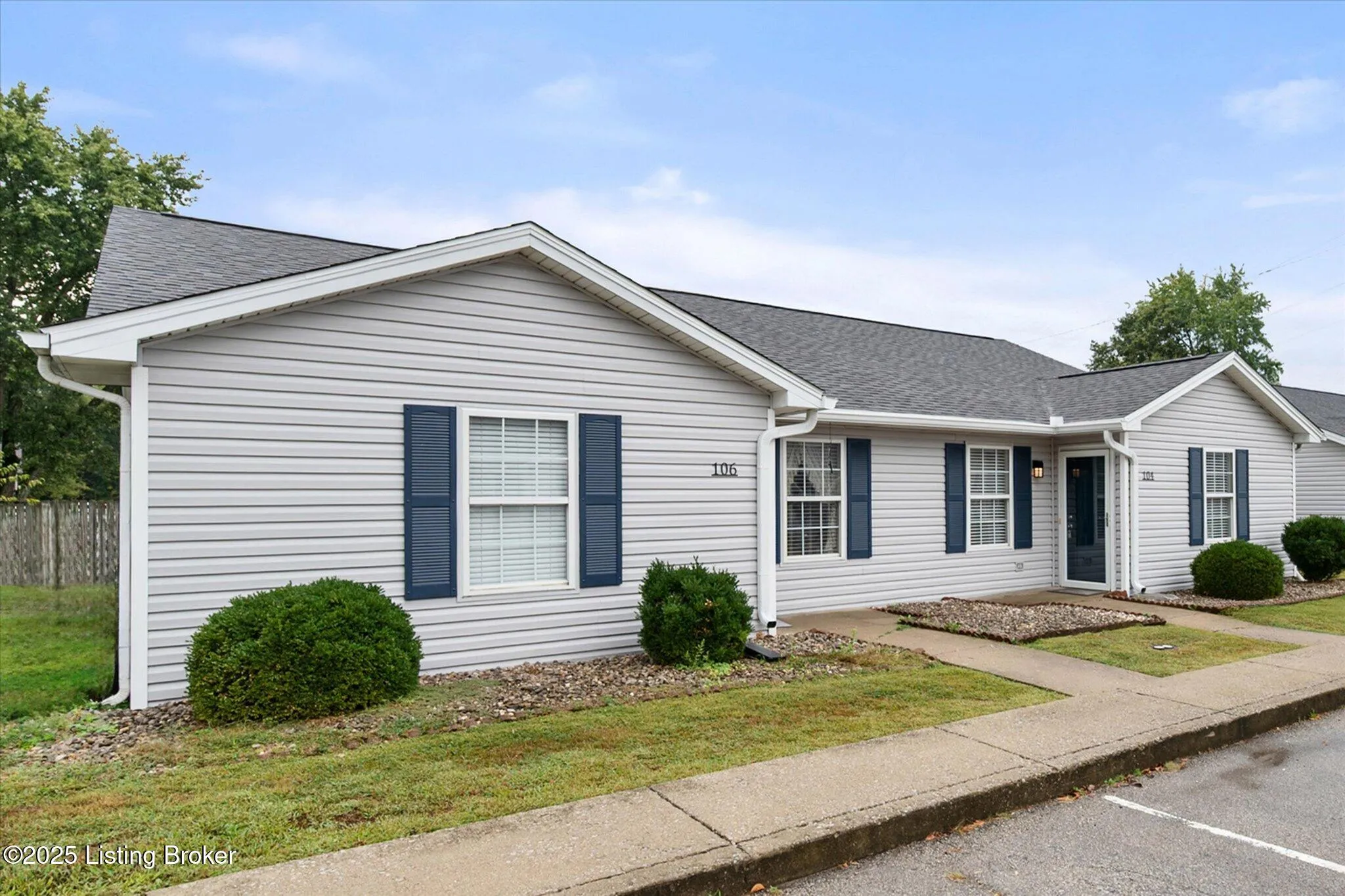 Jeffersonville, Indiana 47130, United States, 2 Bedrooms Bedrooms, ,1 BathroomBathrooms,Residential,Active,215887