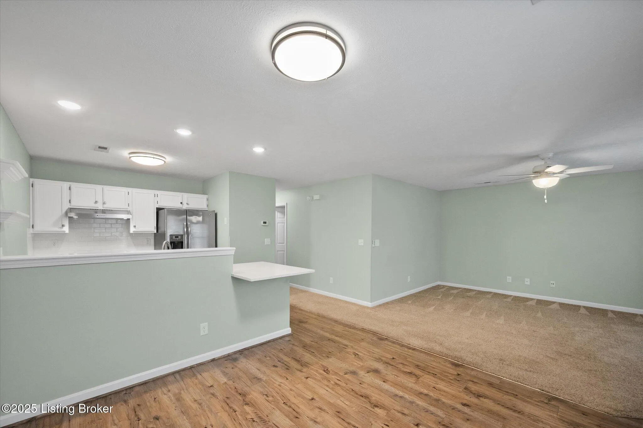 Jeffersonville, Indiana 47130, United States, 2 Bedrooms Bedrooms, ,1 BathroomBathrooms,Residential,Active,215887