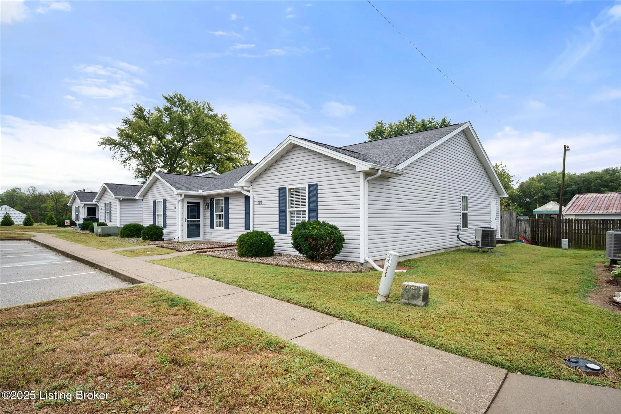 Jeffersonville, Indiana 47130, United States, 2 Bedrooms Bedrooms, ,1 BathroomBathrooms,Residential,Active,215887
