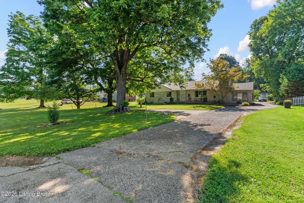 Photo of 9014 Fern Creek Rd, Louisville, KY 40291 (MLS # 1724371)