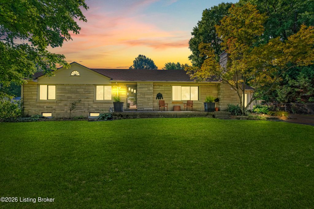 Photo of 9014 Fern Creek Rd, Louisville, KY 40291 (MLS # 1724371)