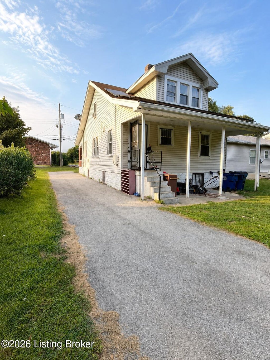 Photo of 1710 Sanders Ln, Louisville, KY 40216 (MLS # 1725844)