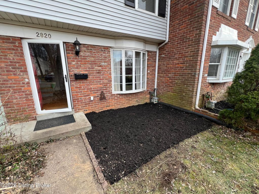 Photo of 2820 Coleen Ct, Louisville, KY 40206 (MLS # 1710384)