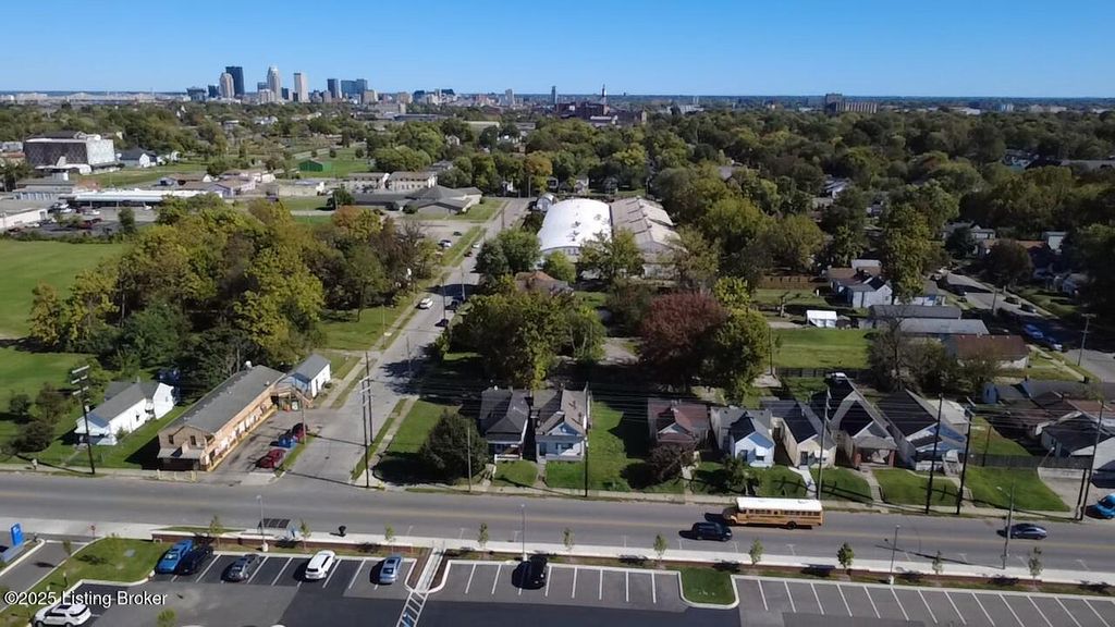 Photo of 841 S 28th St, Louisville, KY 40211 (MLS # 1704814)