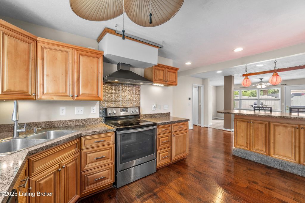 Photo of 3115 Radiance Rd, Louisville, KY 40220 (MLS # 1704983)