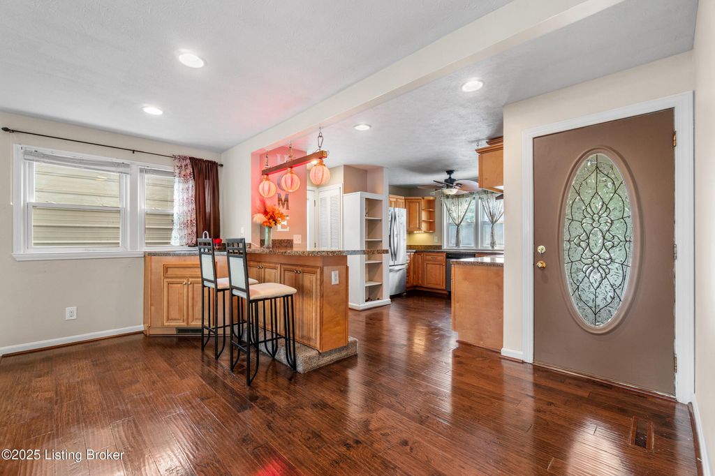 Photo of 3115 Radiance Rd, Louisville, KY 40220 (MLS # 1704983)