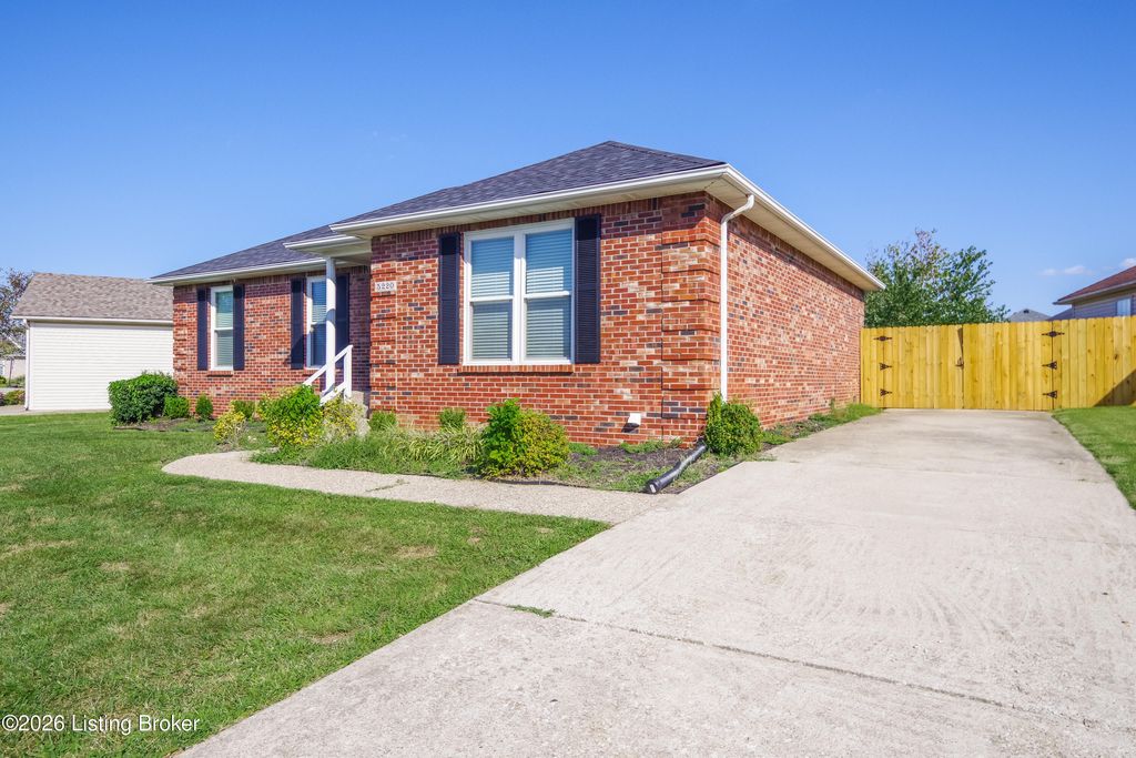 Photo of 5220 Plume Dr, Louisville, KY 40258 (MLS # 1707381)