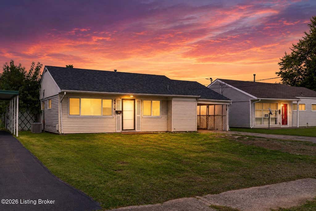 Photo of 4919 Warbler Way, Louisville, KY 40213 (MLS # 1725350)