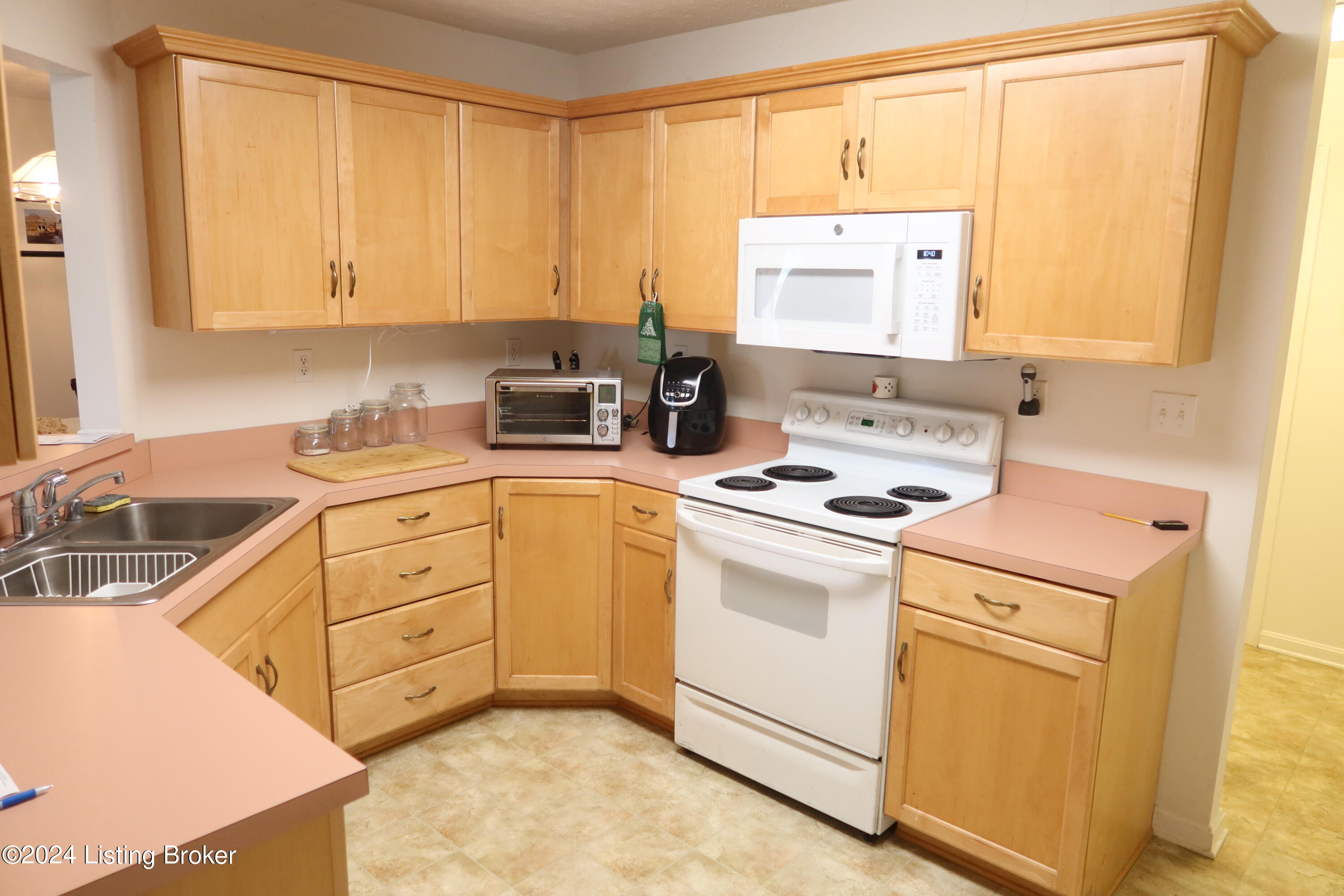 8711 Lough Dr, Louisville, Kentucky image 5