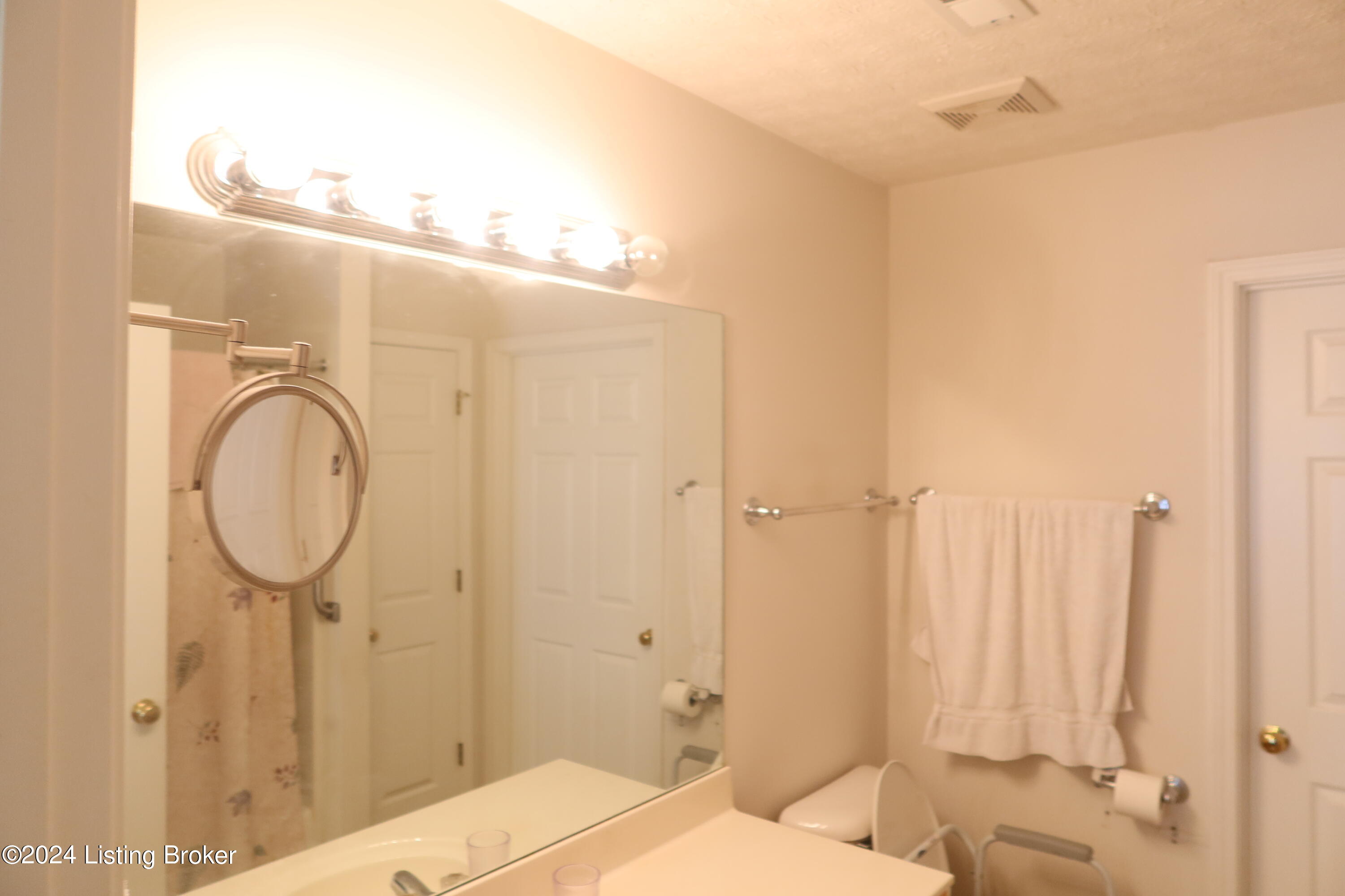 8711 Lough Dr, Louisville, Kentucky image 10