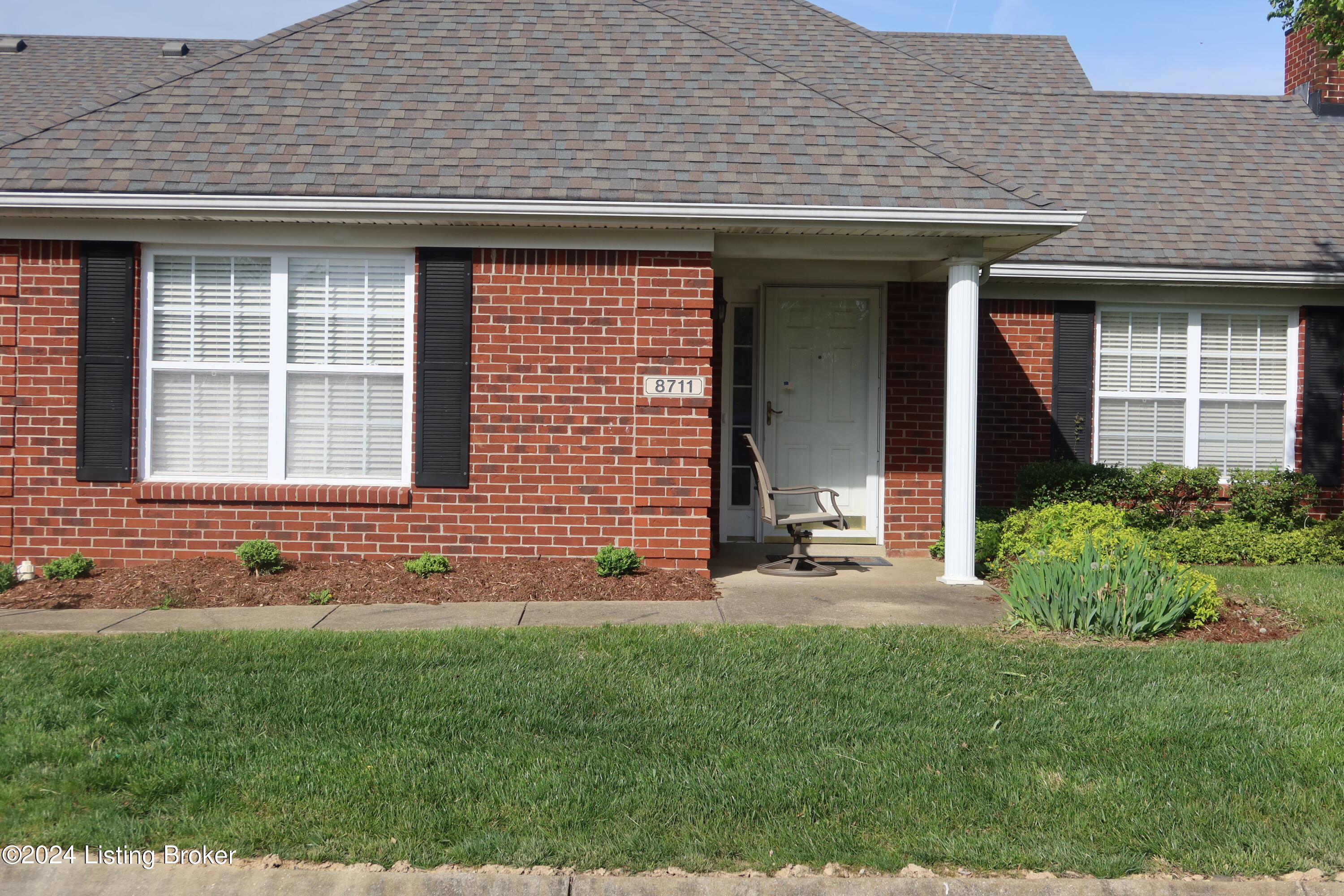 8711 Lough Dr, Louisville, Kentucky image 1