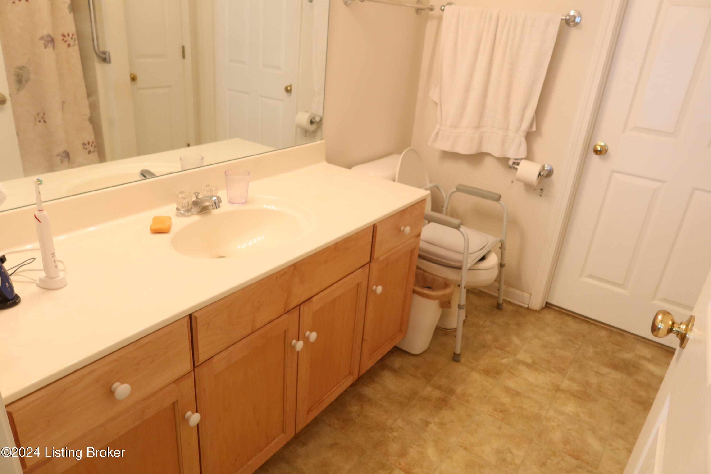 8711 Lough Dr, Louisville, Kentucky image 9