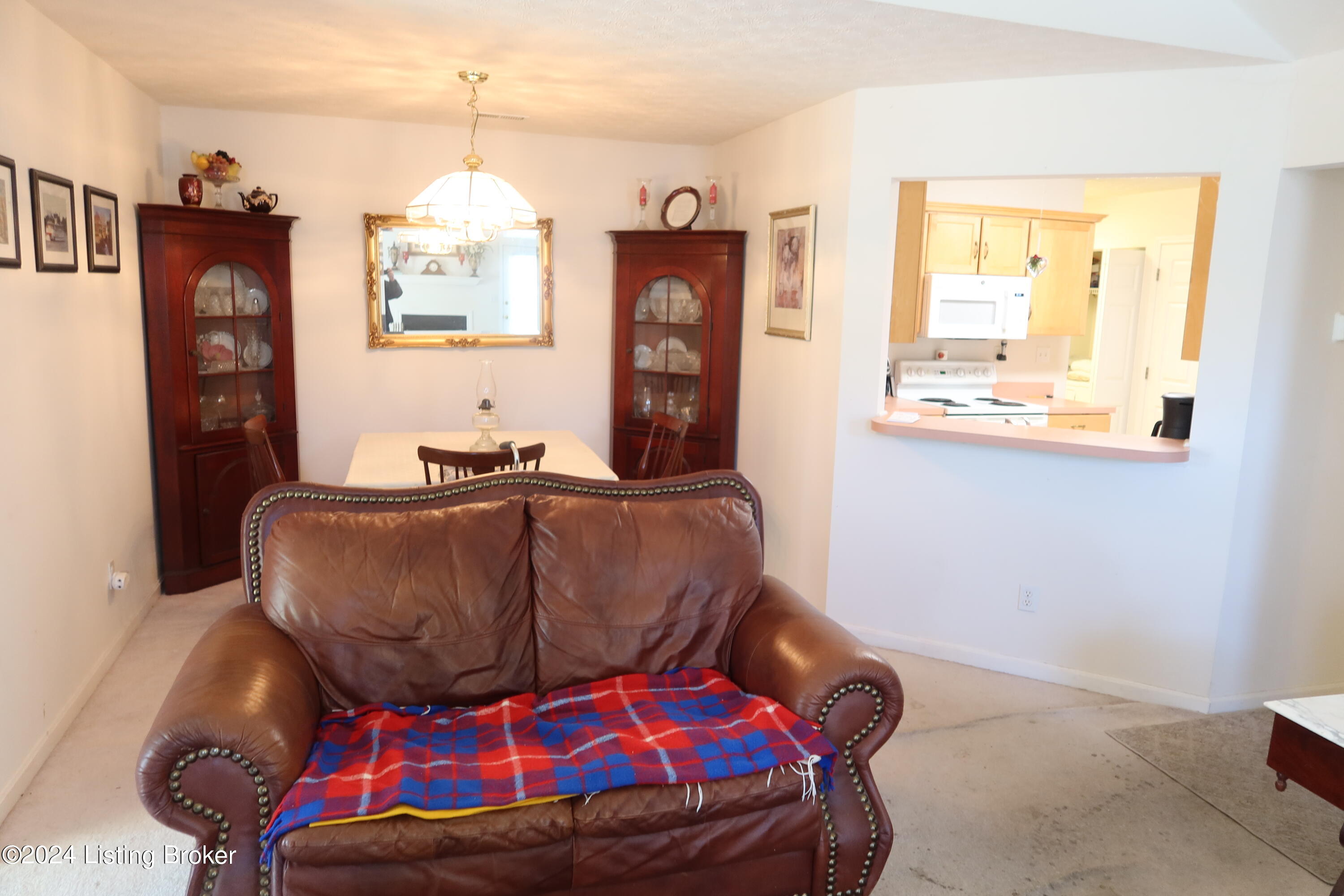 8711 Lough Dr, Louisville, Kentucky image 6