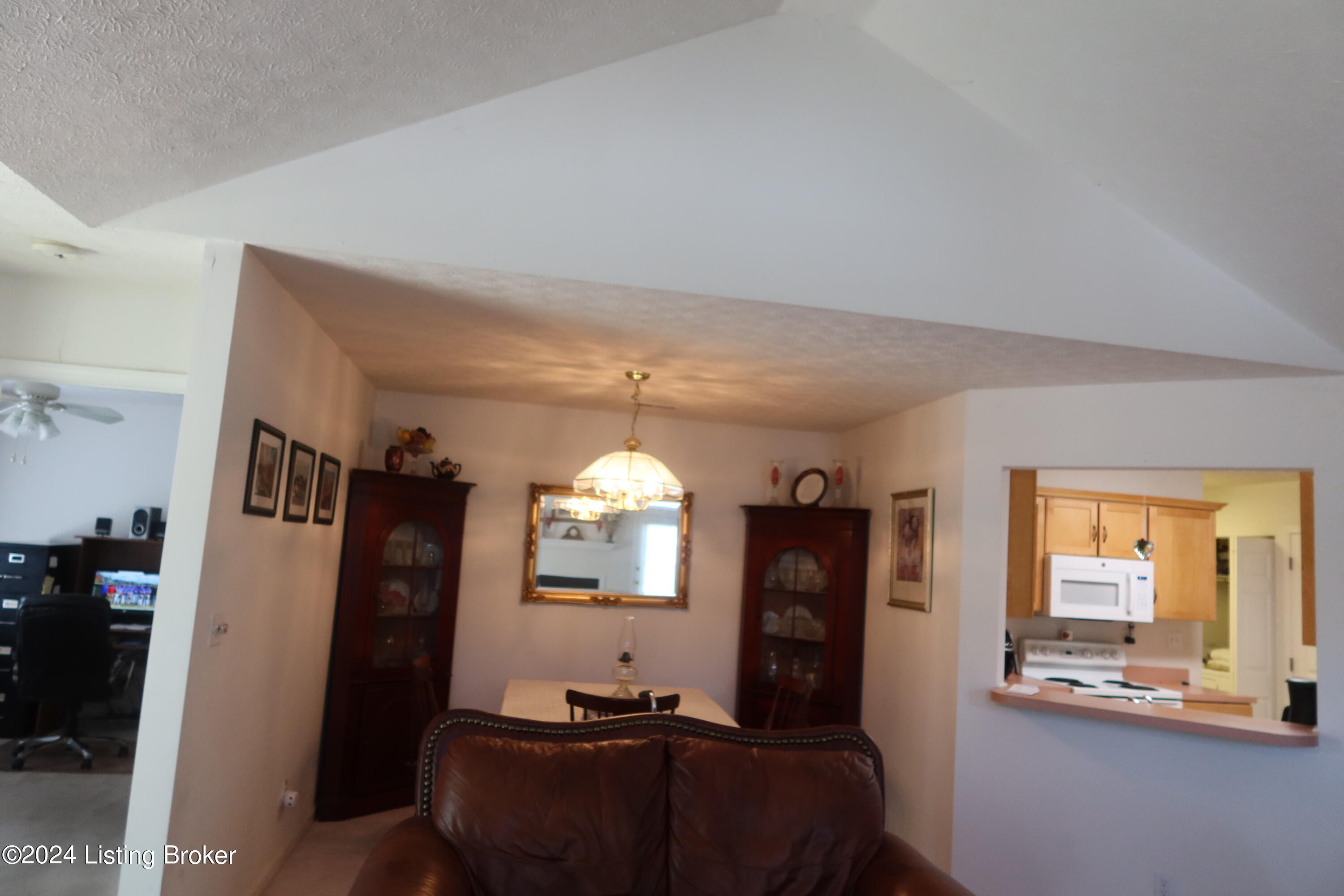 8711 Lough Dr, Louisville, Kentucky image 7