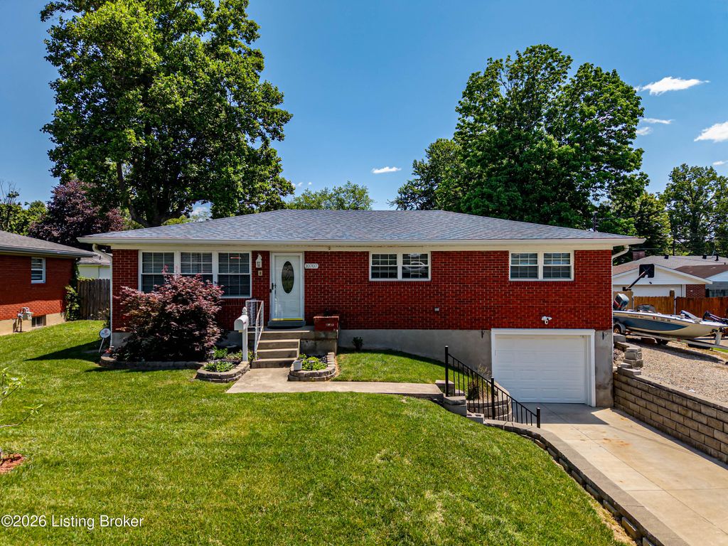 Photo of 10707 Torrington Rd, Louisville, KY 40272 (MLS # 1717020)