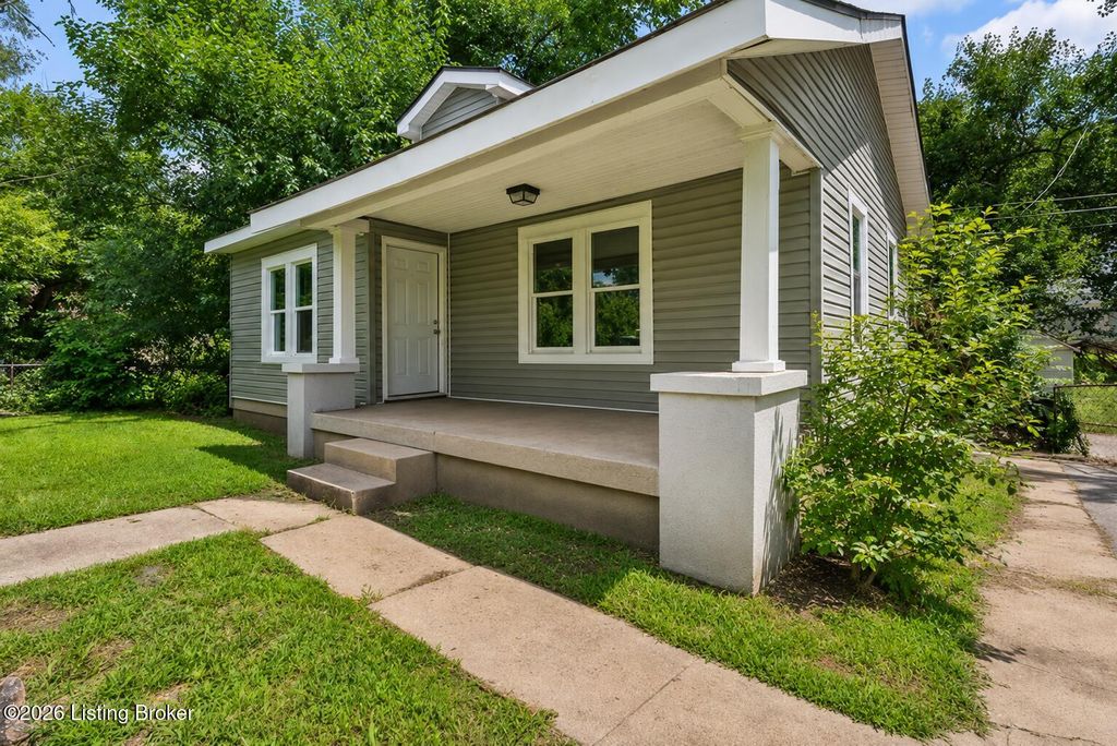 Photo of 665 Curry Ct, Louisville, KY 40211 (MLS # 1723641)