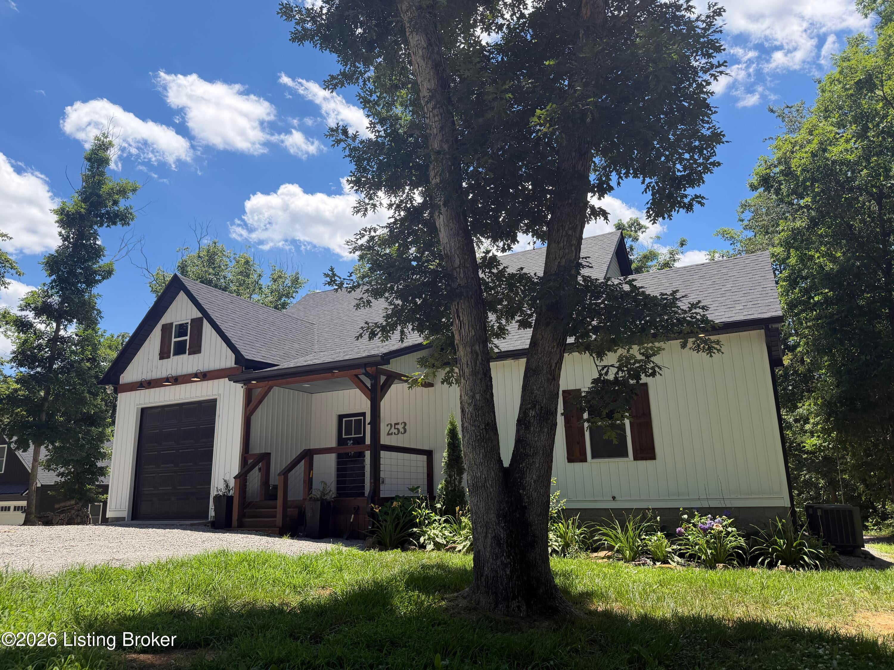 253 Moutardier Bay Dr