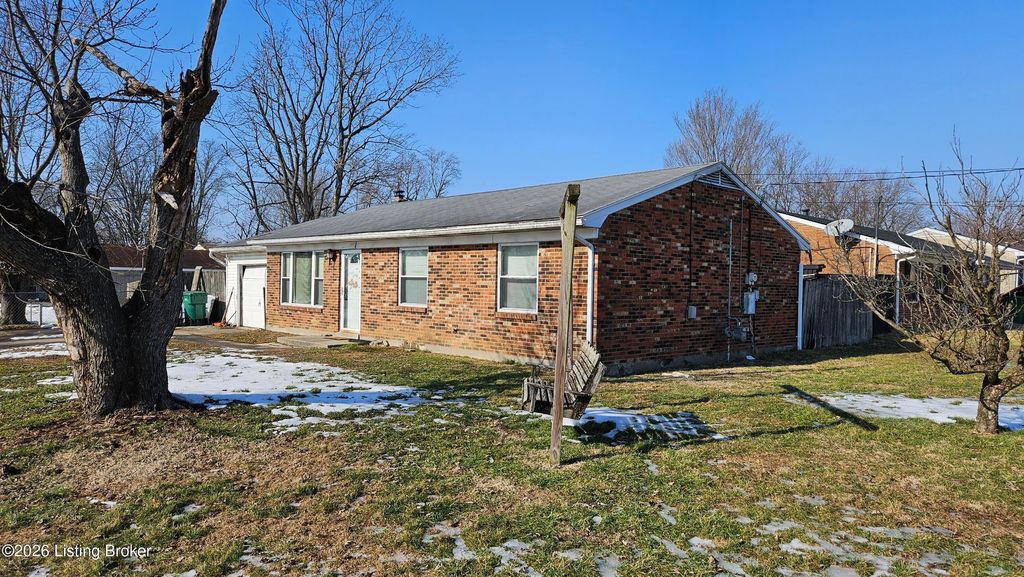 Photo of 1004 Summitt Dr, Louisville, KY 40229 (MLS # 1708861)