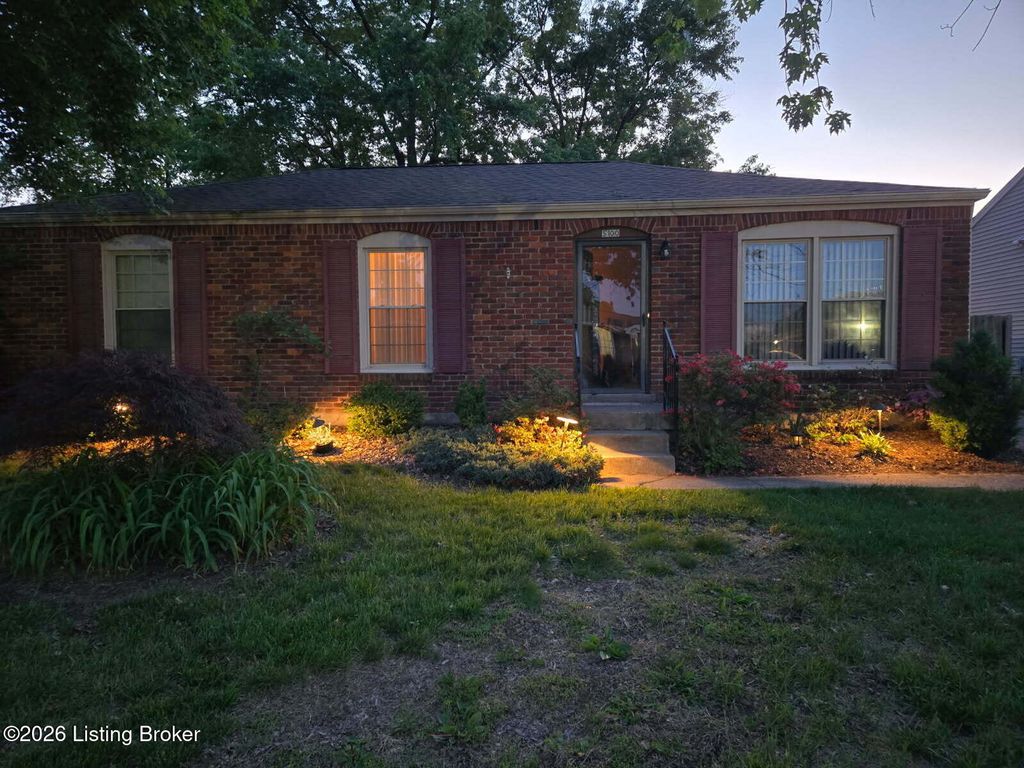 Photo of 5100 Sprucewood Dr, Louisville, KY 40291 (MLS # 1715736)
