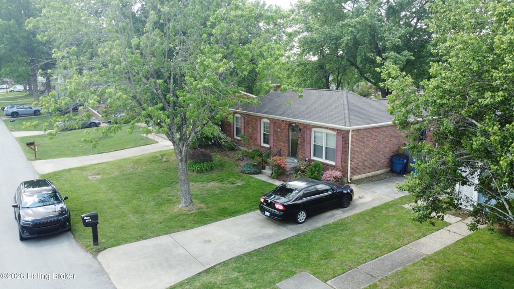 Photo of 5100 Sprucewood Dr, Louisville, KY 40291 (MLS # 1715736)