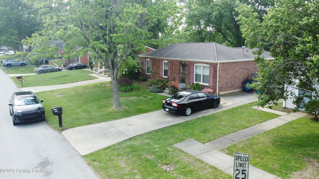 Photo of 5100 Sprucewood Dr, Louisville, KY 40291 (MLS # 1715736)