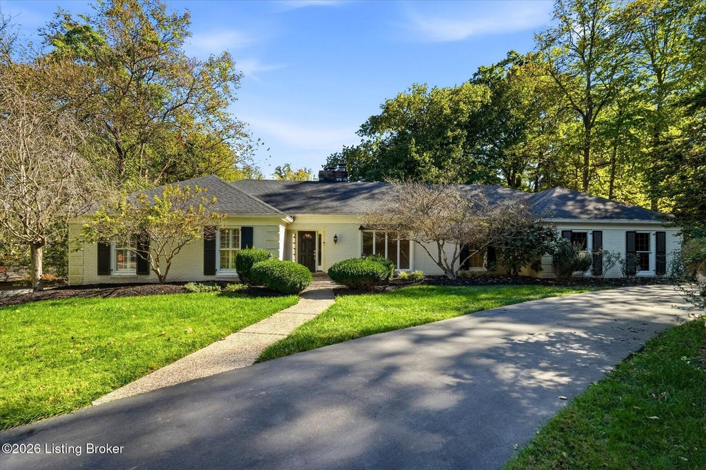 Photo of 2402 Henley Ct, Louisville, KY 40242 (MLS # 1732751)