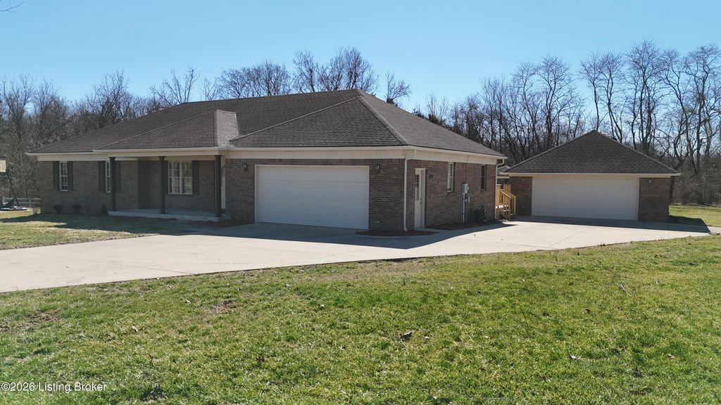 Photo of 1020 Seminole Ct, Bardstown, KY 40004 (MLS # 1708894)