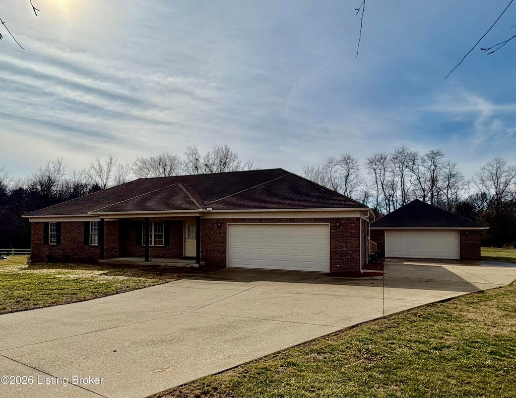 Photo of 1020 Seminole Ct, Bardstown, KY 40004 (MLS # 1708894)
