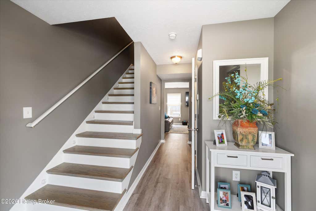 Photo of 11203 Sandwood Pl, Louisville, KY 40272 (MLS # 1724606)
