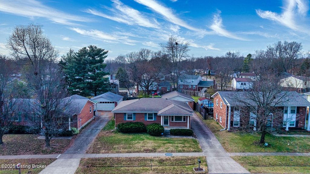 Photo of 6600 Bilsim Ln, Louisville, KY 40291 (MLS # 1704741)