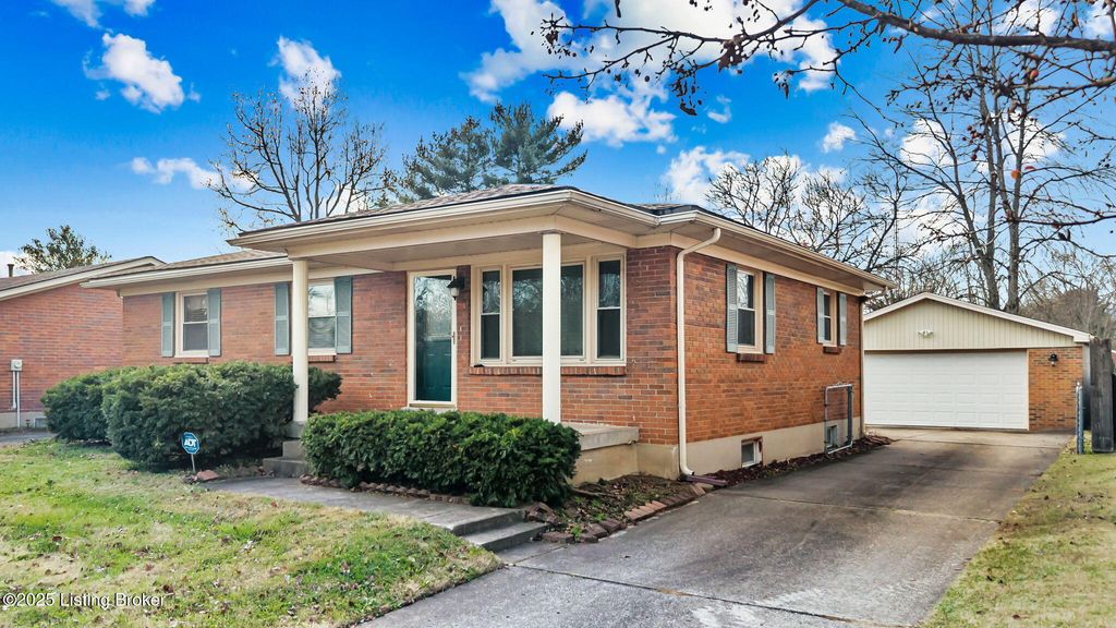 Photo of 6600 Bilsim Ln, Louisville, KY 40291 (MLS # 1704741)