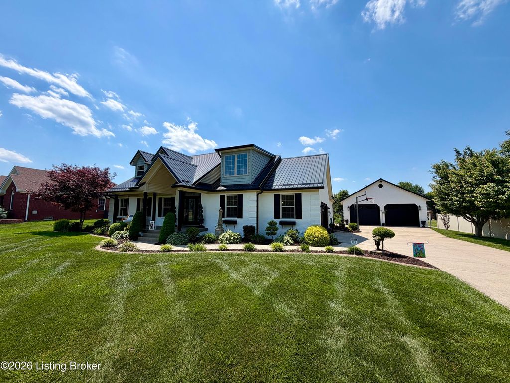 Photo of 1011 Pembrooke Dr, Bardstown, KY 40004 (MLS # 1717698)