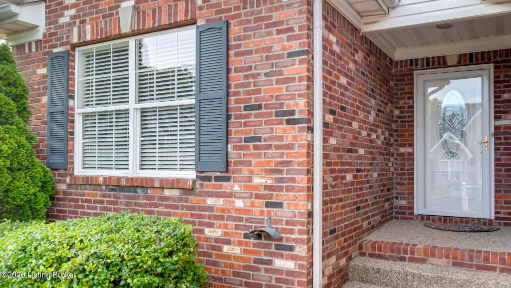 Photo of 8405 Sunny Stone Ln, Louisville, KY 40299 (MLS # 1721349)