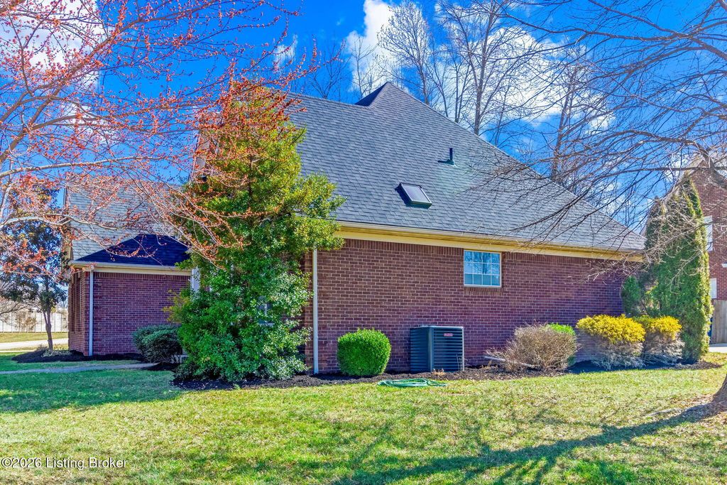Photo of 3202 S Winchester Acres Rd, Louisville, KY 40223 (MLS # 1709467)